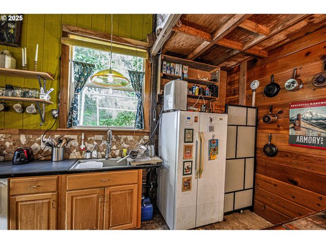 74738 APIARY Rd, Rainier, OR 97048