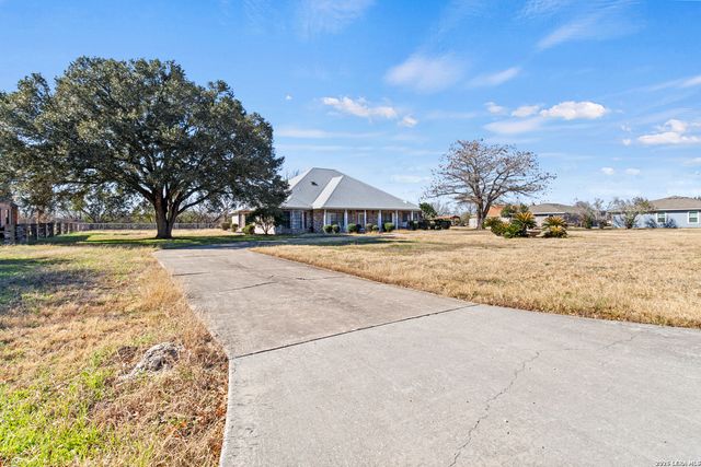 500 River Oak, Seguin, TX 78155