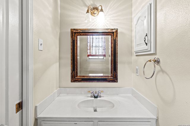 500 River Oak, Seguin, TX 78155