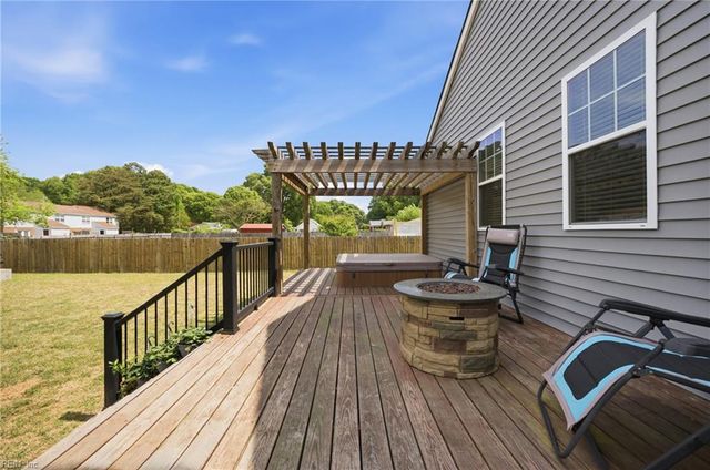 7447 Lafayette Heights DR, Gloucester Point, VA 23062