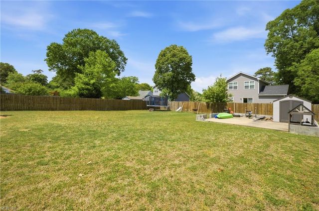 7447 Lafayette Heights DR, Gloucester Point, VA 23062