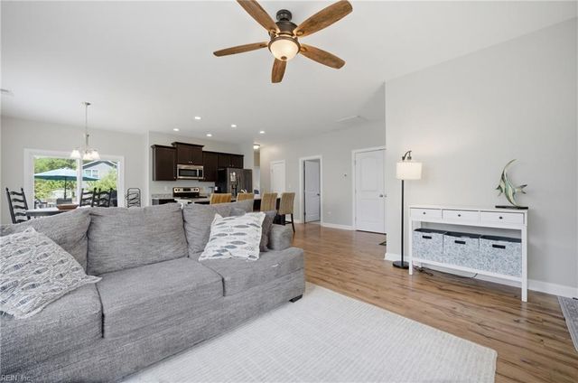 7447 Lafayette Heights DR, Gloucester Point, VA 23062