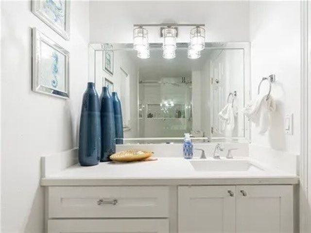 746 E Clam Circle, Port Isabel, TX 78589