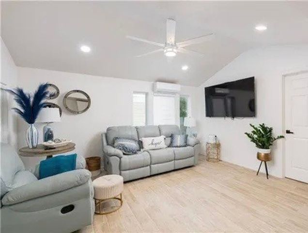 746 E Clam Circle, Port Isabel, TX 78589