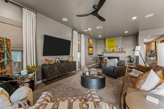 4161 FENCE POST Way, Wickenburg, AZ 85390