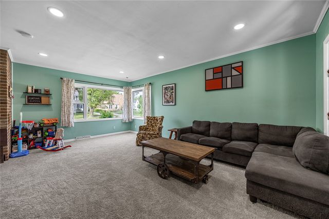 2617 Country Club Parkway SE, Cedar Rapids, IA 52403