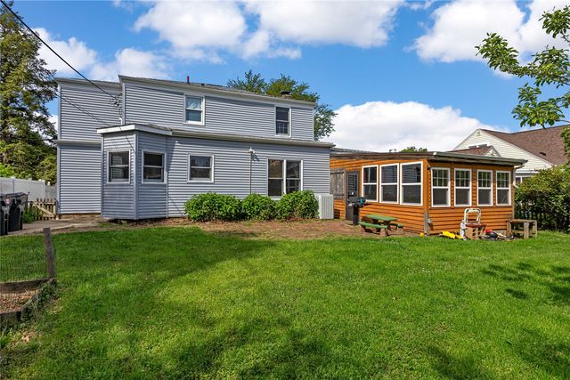 2617 Country Club Parkway SE, Cedar Rapids, IA 52403