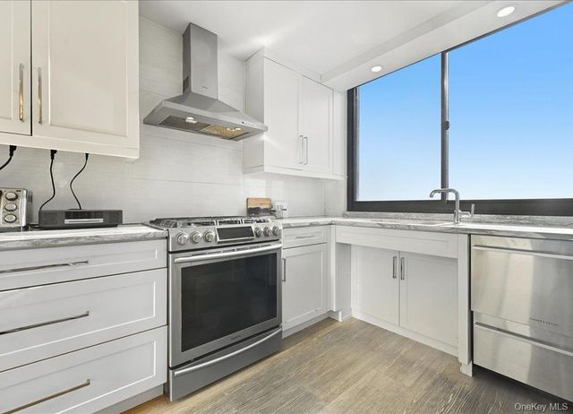 27110 Grand Central Parkway 25N, Floral Park, NY 11005