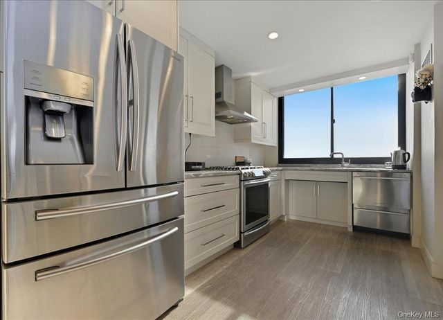 27110 Grand Central Parkway 25N, Floral Park, NY 11005