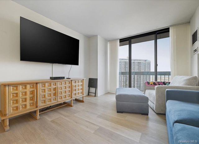 27110 Grand Central Parkway 25N, Floral Park, NY 11005