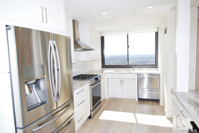 27110 Grand Central Parkway 25N, Floral Park, NY 11005