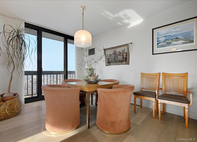 27110 Grand Central Parkway 25N, Floral Park, NY 11005