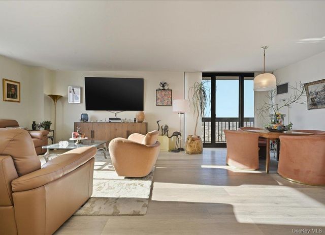 27110 Grand Central Parkway 25N, Floral Park, NY 11005