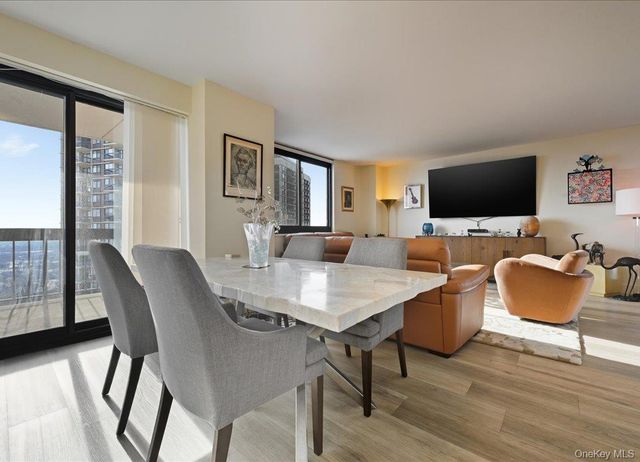 27110 Grand Central Parkway 25N, Floral Park, NY 11005