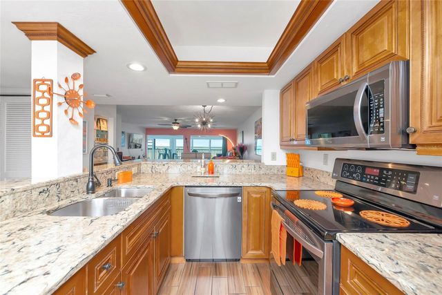 910 GOLDEN BEACH BOULEVARD 202, Venice, FL 34285