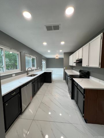 9903 KELTON DR, San Antonio, TX 78250