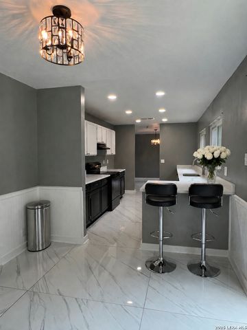 9903 KELTON DR, San Antonio, TX 78250