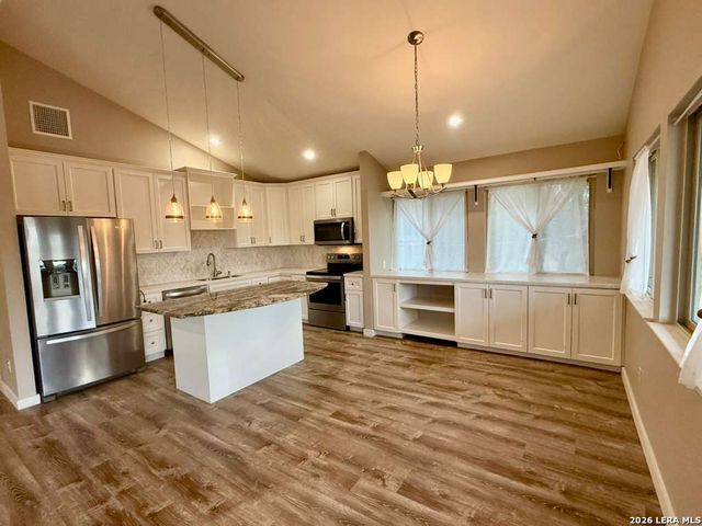 2200 Glenn, Canyon Lake, TX 78133