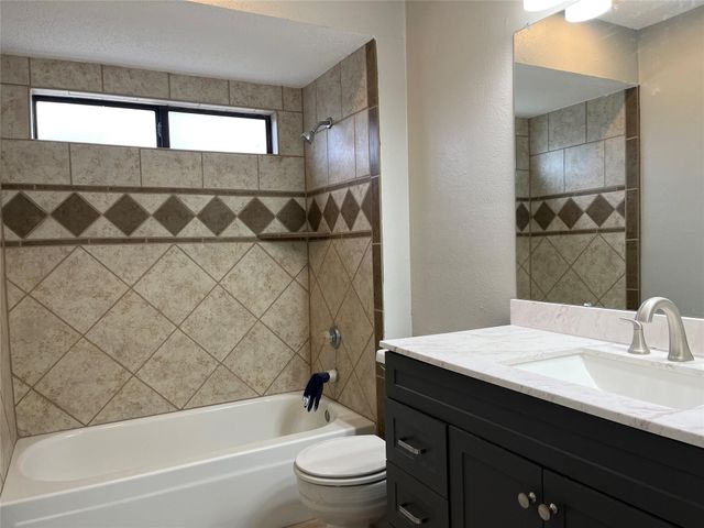 2406 Bentley Drive, Grand Prairie, TX 75052