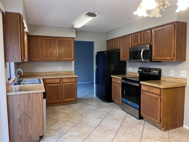 2406 Bentley Drive, Grand Prairie, TX 75052