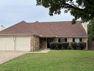 2406 Bentley Drive, Grand Prairie, TX 75052
