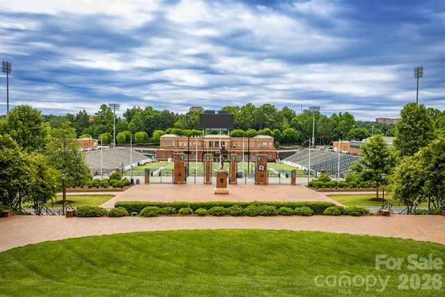4146 Vallhorn Lane, Charlotte, NC 28213