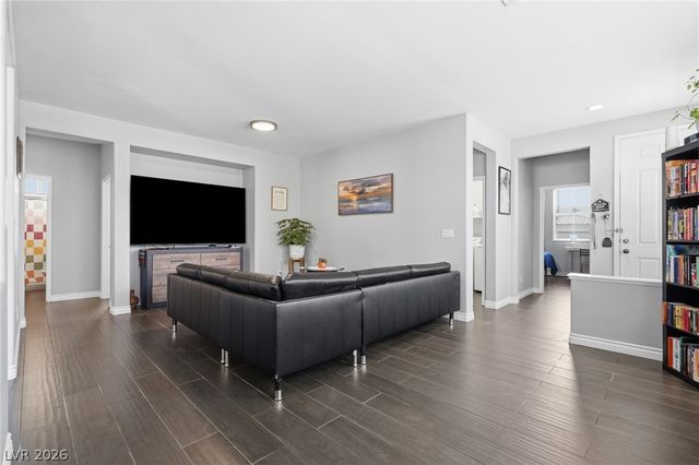 5575 Cresent Valley Street, Las Vegas, NV 89148