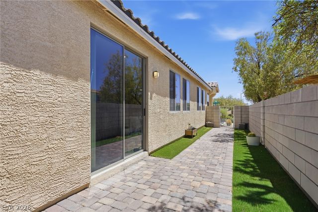 5575 Cresent Valley Street, Las Vegas, NV 89148