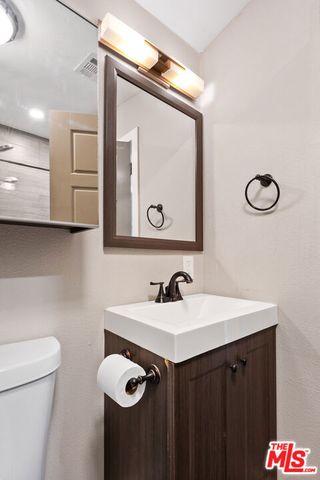 6821 Babcock Avenue, North Hollywood (los Angeles), CA 91605