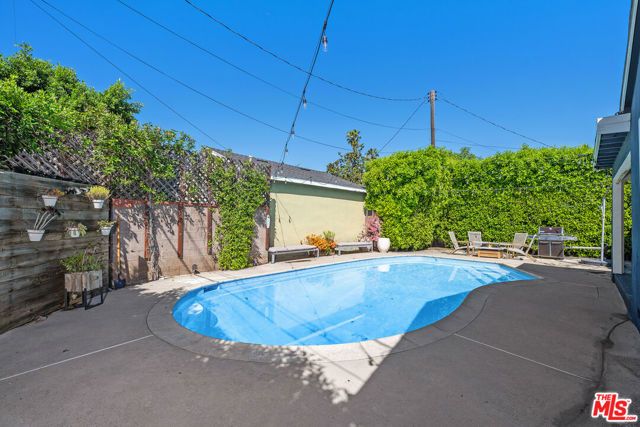 6821 Babcock Avenue, North Hollywood (los Angeles), CA 91605