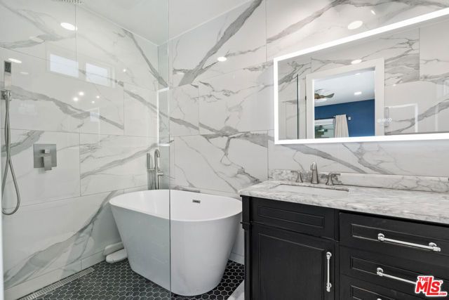 6821 Babcock Avenue, North Hollywood (los Angeles), CA 91605