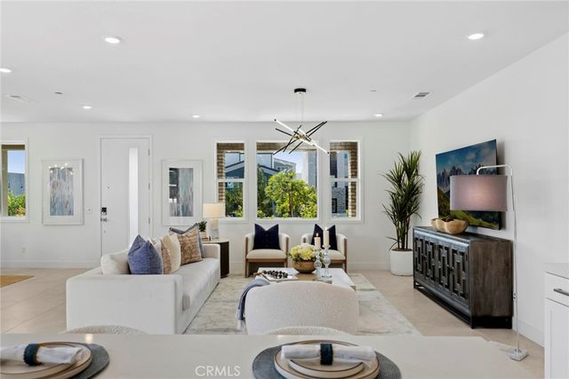 306 Treble, Irvine, CA 92618