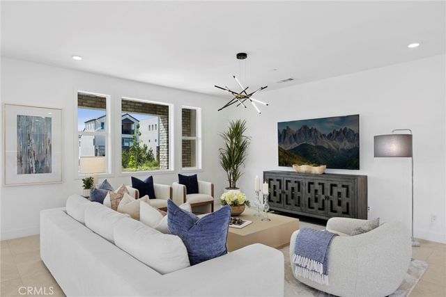 306 Treble, Irvine, CA 92618