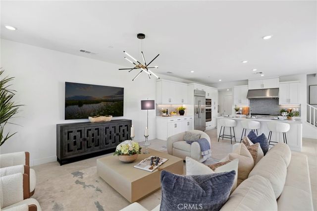 306 Treble, Irvine, CA 92618