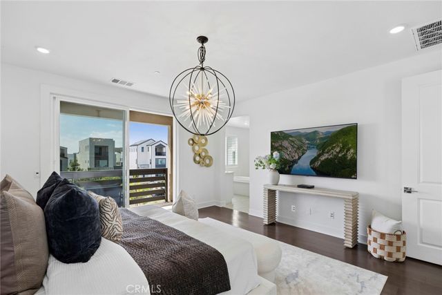 306 Treble, Irvine, CA 92618
