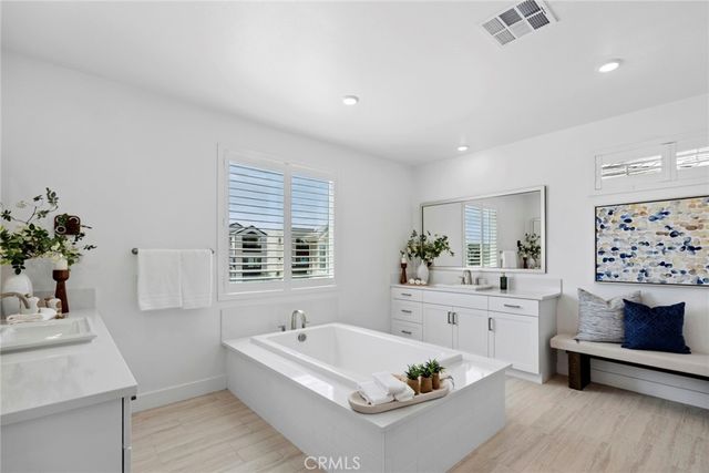 306 Treble, Irvine, CA 92618