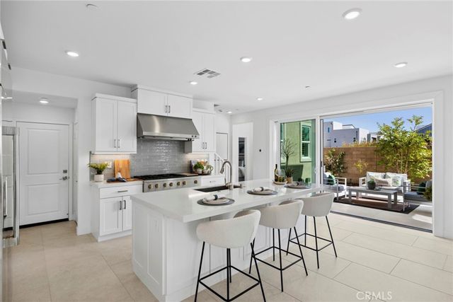306 Treble, Irvine, CA 92618