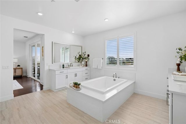 306 Treble, Irvine, CA 92618