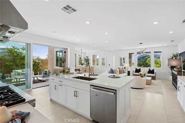 306 Treble, Irvine, CA 92618