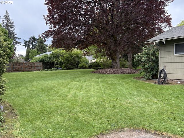 210 SUNNYSIDE Dr, Eugene, OR 97404