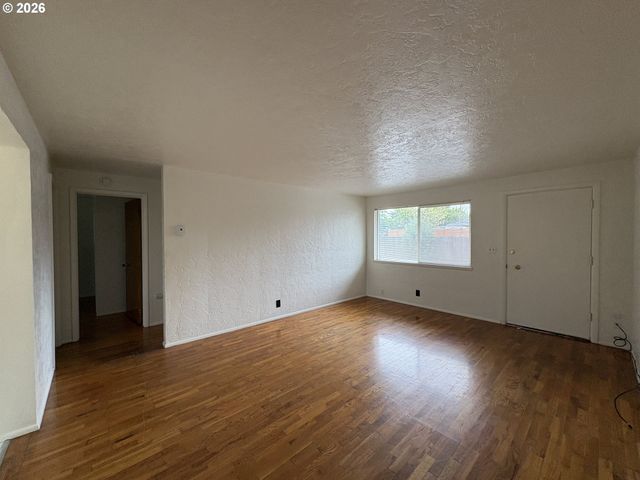 210 SUNNYSIDE Dr, Eugene, OR 97404