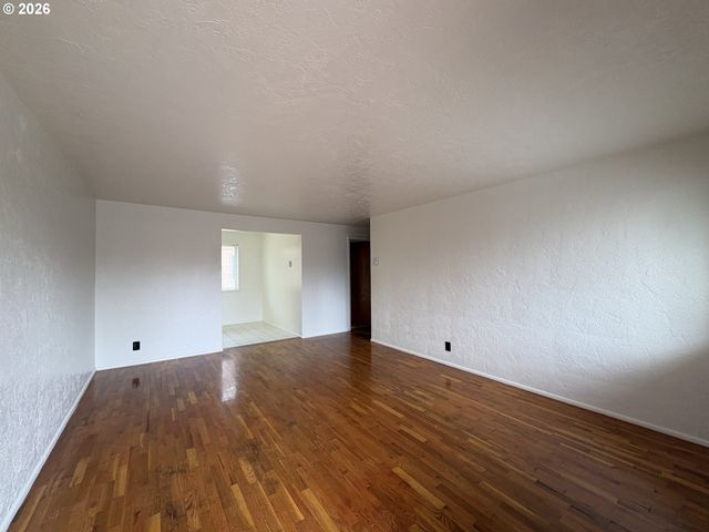 210 SUNNYSIDE Dr, Eugene, OR 97404