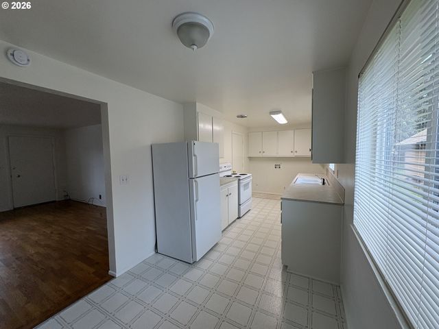 210 SUNNYSIDE Dr, Eugene, OR 97404