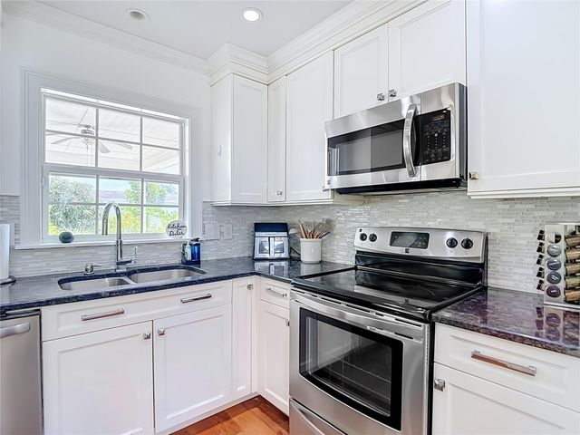 8261 MALVERN CIRCLE, Tampa, FL 33634