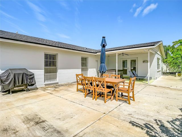 8261 MALVERN CIRCLE, Tampa, FL 33634