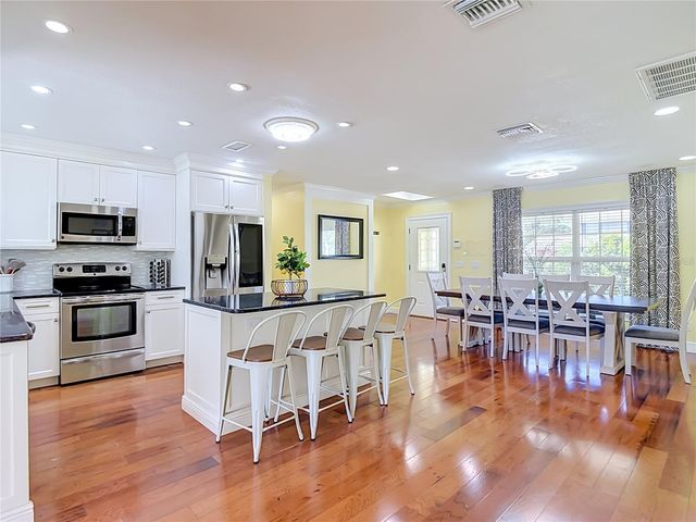 8261 MALVERN CIRCLE, Tampa, FL 33634
