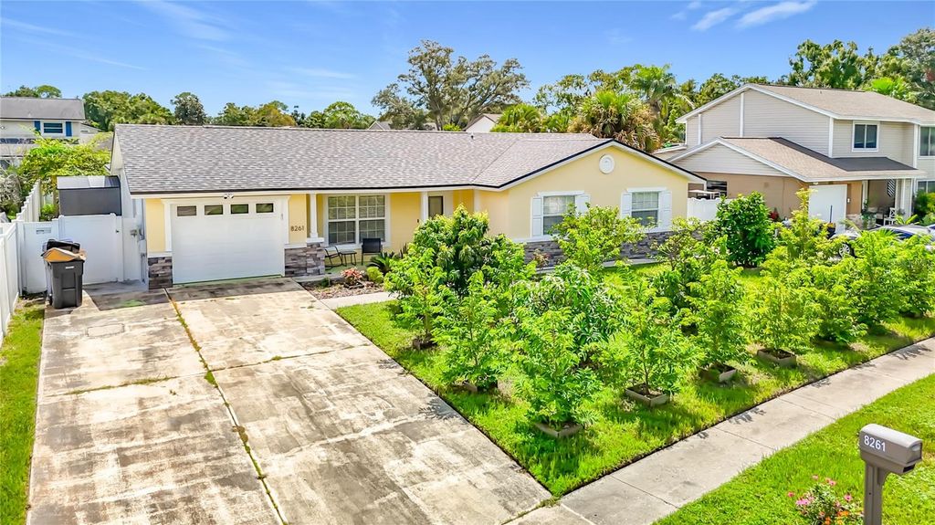 8261 MALVERN CIRCLE, Tampa, FL 33634