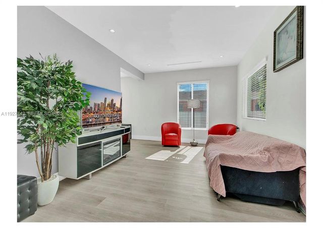 2900 SW 4th St, Miami, FL 33135