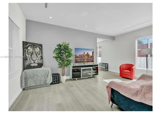 2900 SW 4th St, Miami, FL 33135