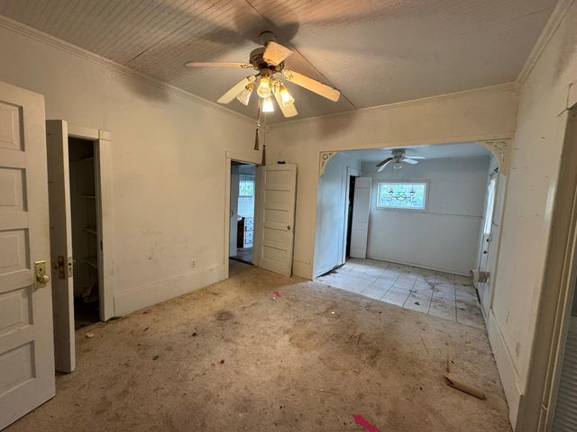 330 N Monroe Street, La Grange, TX 78945